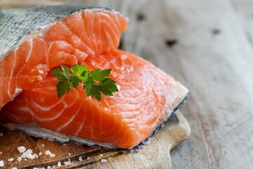 Sockeye Salmon vs Atlantic Salmon: Which is Better for Boosting HDL Cholesterol in the Blood?