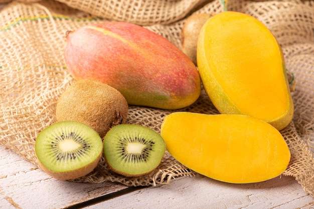 Skip the Crash, Power Up Your Day: This Energy-Packed Mango Kiwi Smoothie Naturally Boosts Your Hemoglobin!