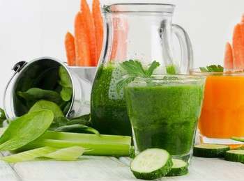 Fuel Your Energy, Ditch the Jitters: This Hemoglobin-Boosting Spinach Carrot Smoothie is Your Answer!