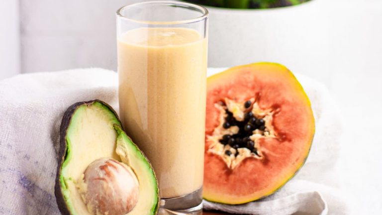 Escape the Energy Drain: Feel Energized with this Hemoglobin-Boosting Papaya Avocado Smoothie!